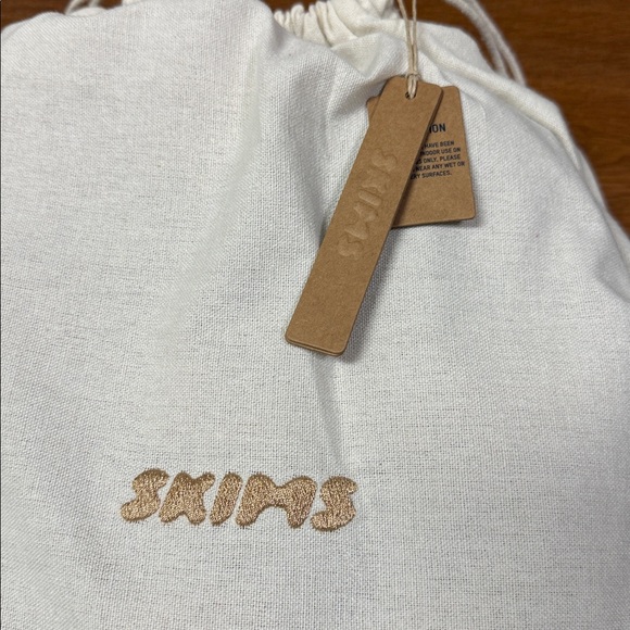 SKIMS Ivory Drawstring Pouch - Picture 3 of 9